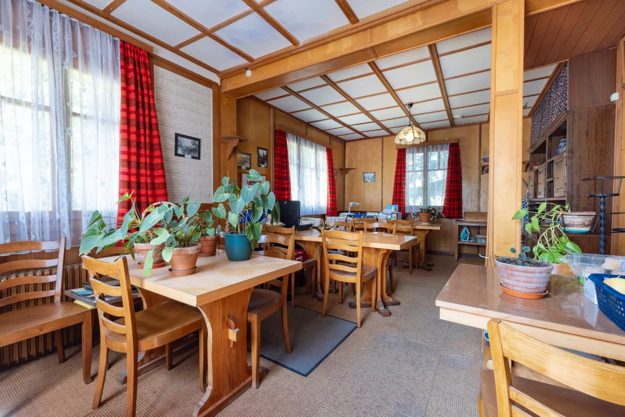 Restaurant individuel avec habitation aux Plans-sur-Bex