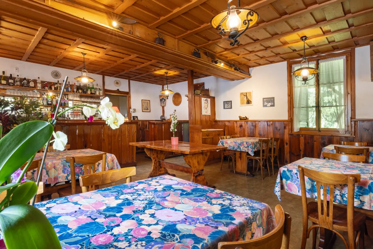 Restaurant individuel avec habitation aux Plans-sur-Bex