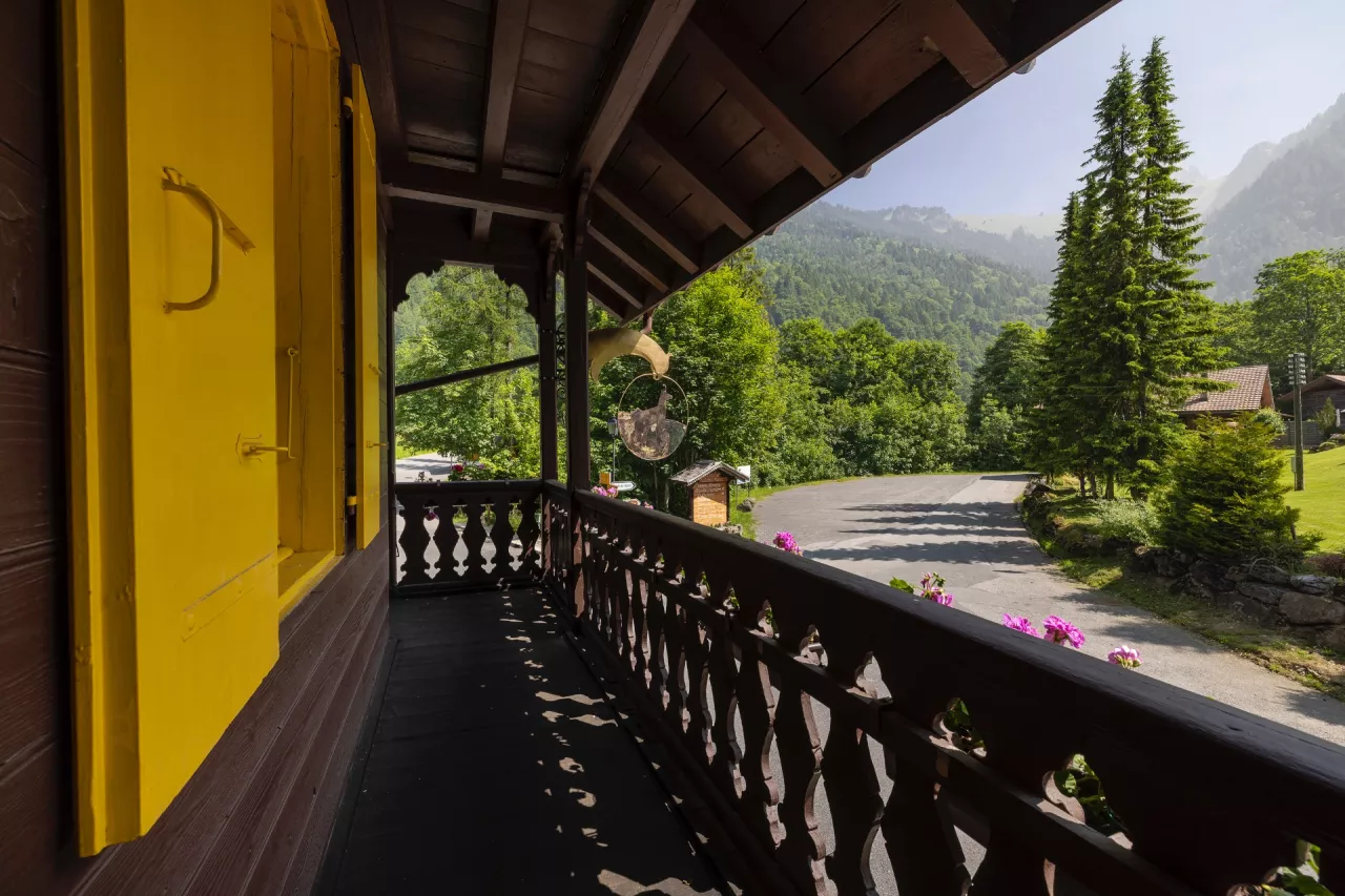 Restaurant individuel avec habitation aux Plans-sur-Bex