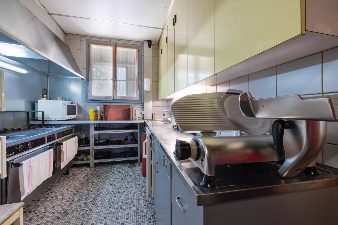 Restaurant individuel avec habitation aux Plans-sur-Bex