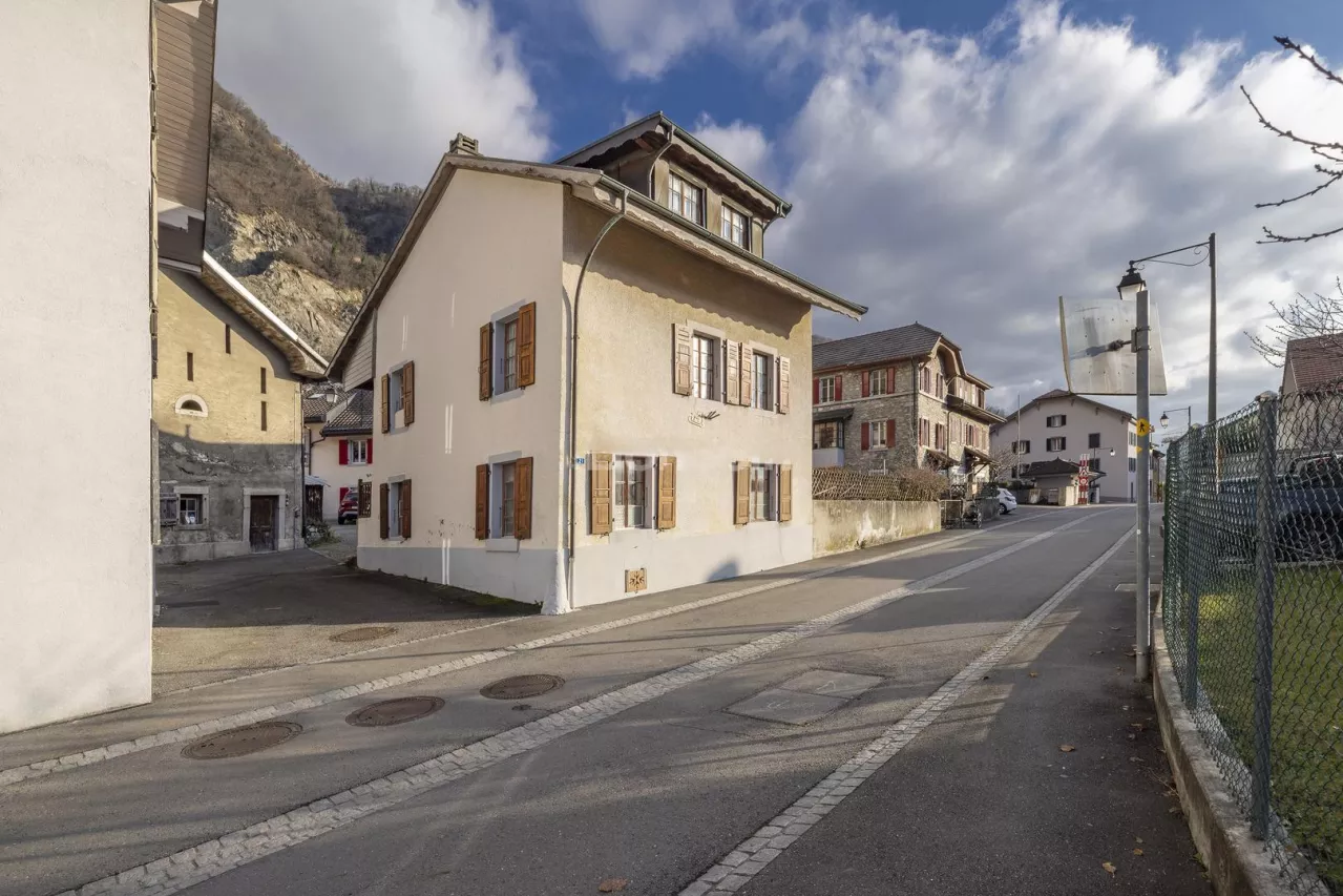 Roche - Maison contiguë de 5 pièces au coeur du village