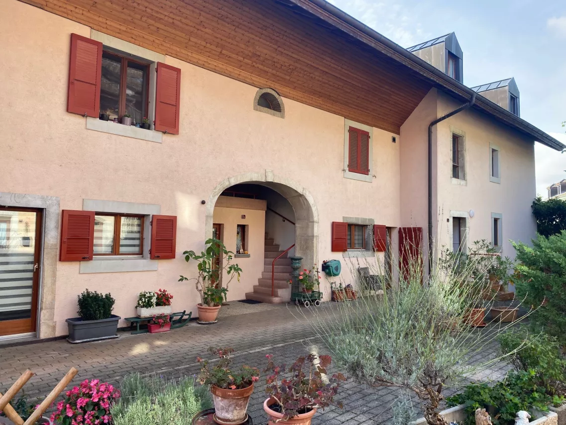 Villars-sous-Yens - Habitat de 5.0 pièces en duplex au 1er étage et combles