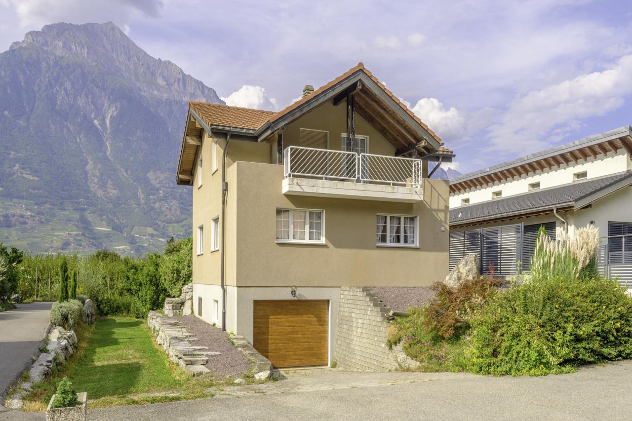 VILLA FAMILIALE À CHARRAT : ESPACE, CONFORT ET CADRE DE VIE PAISIBLE