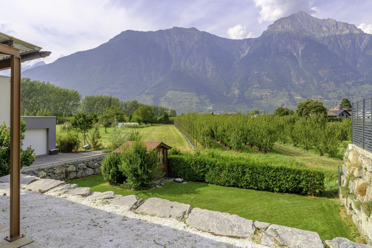 VILLA FAMILIALE À CHARRAT : ESPACE, CONFORT ET CADRE DE VIE PAISIBLE