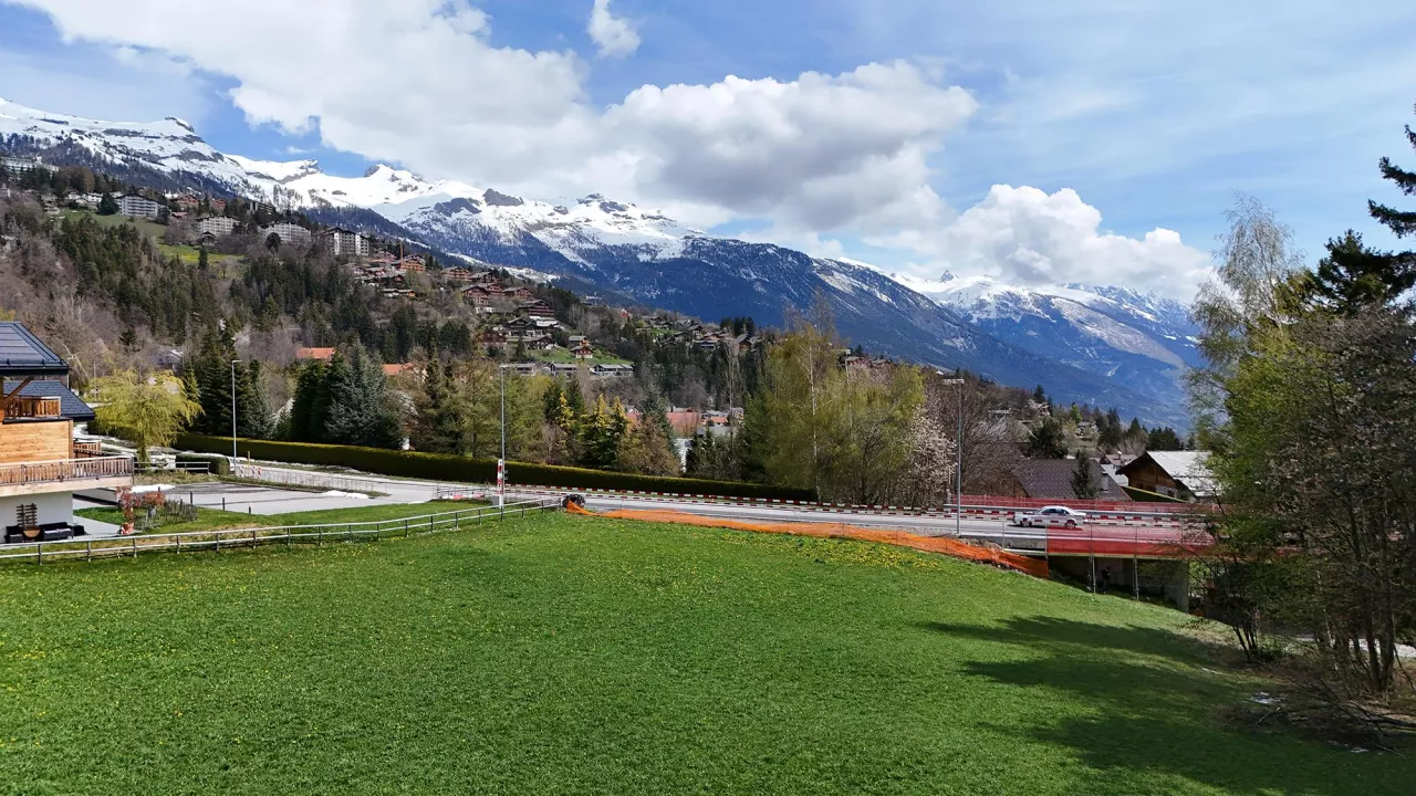 Appartement 3.5 pièces neuf avec terrasse et jardin privatif à Crans-Montana