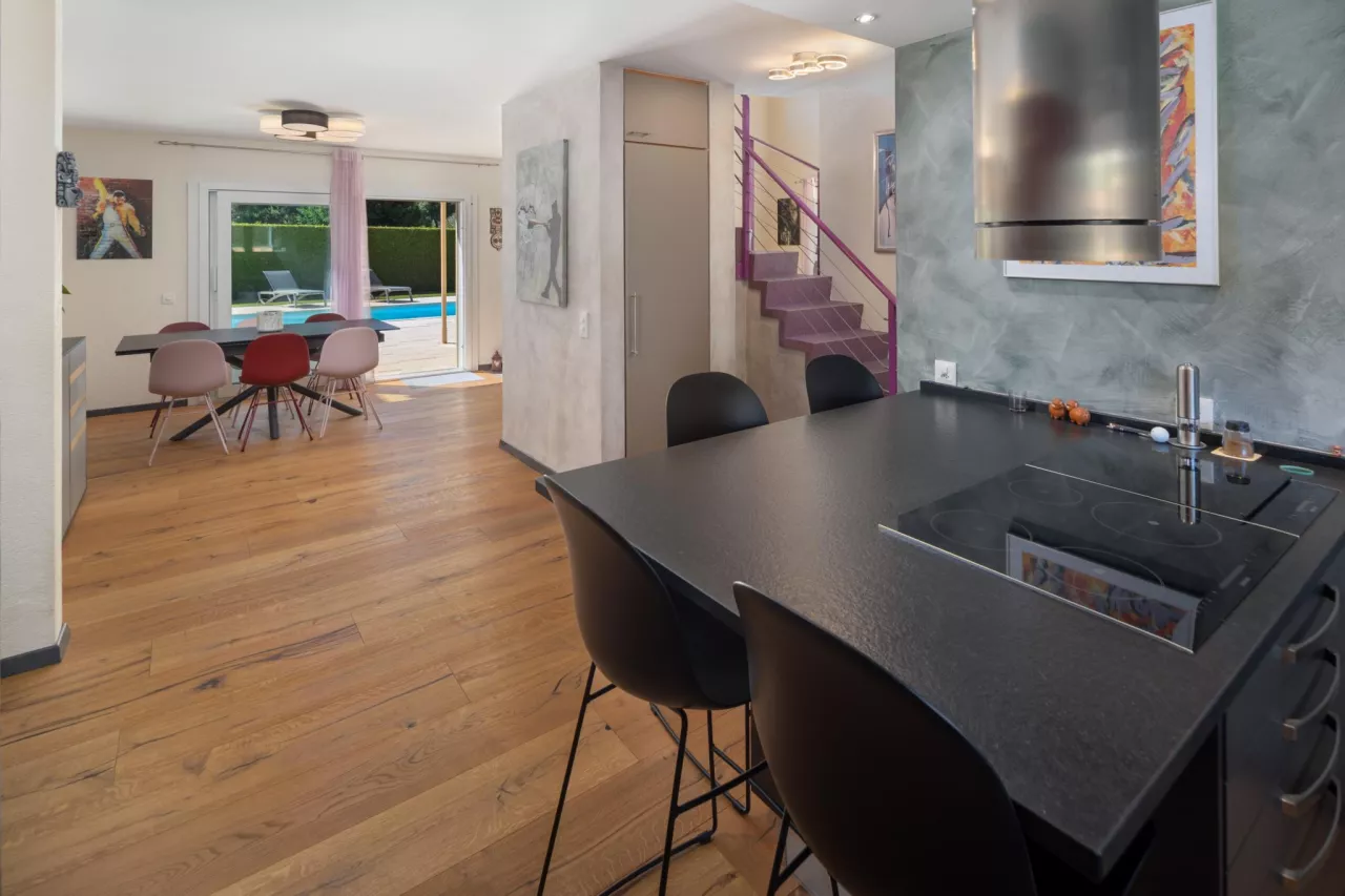 Élégante villa familiale avec piscine à Granges VS